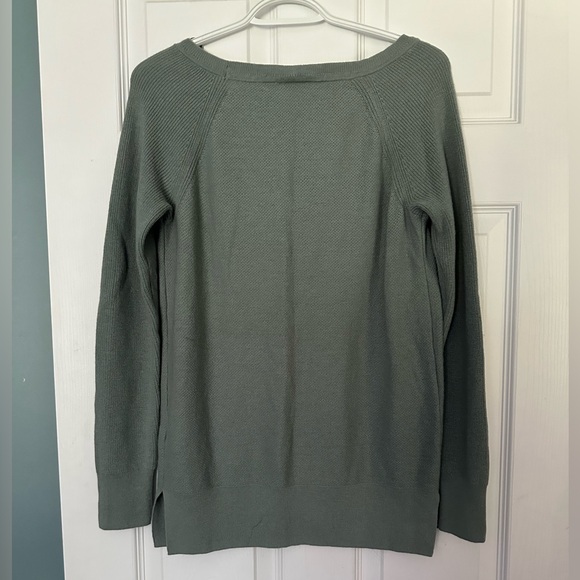 GAP Knit Sweater - Picture 2 of 5